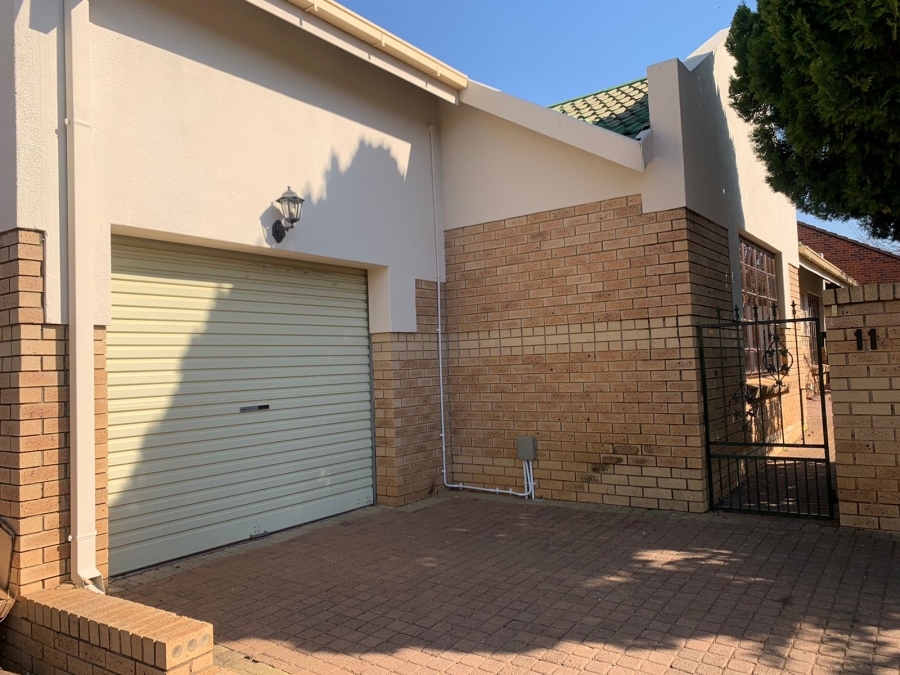 To Let 3 Bedroom Property for Rent in Heuwelsig Free State
